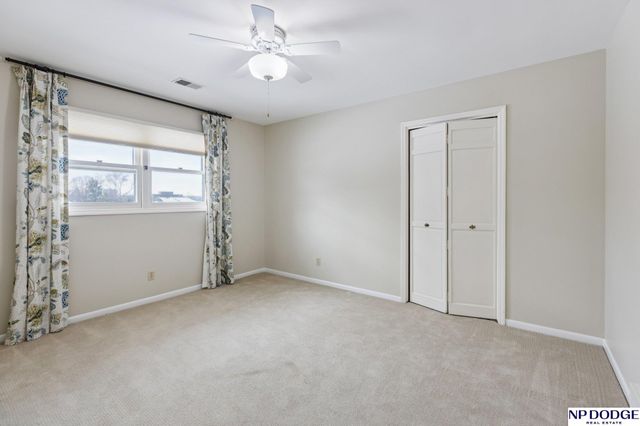 9826 Harney Pkwy N, Omaha, NE 68114