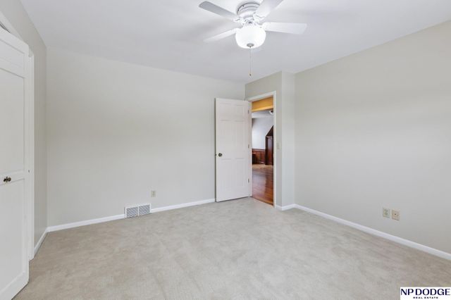 9826 Harney Pkwy N, Omaha, NE 68114