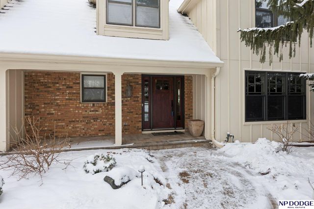 9826 Harney Pkwy N, Omaha, NE 68114