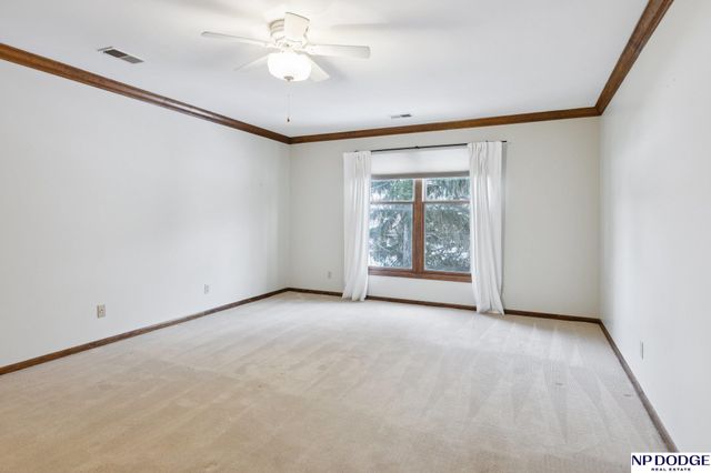 9826 Harney Pkwy N, Omaha, NE 68114