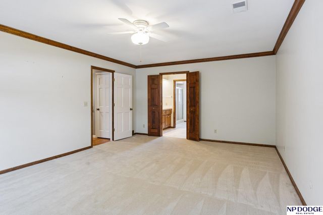 9826 Harney Pkwy N, Omaha, NE 68114