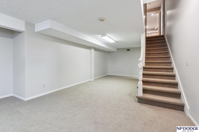 9826 Harney Pkwy N, Omaha, NE 68114