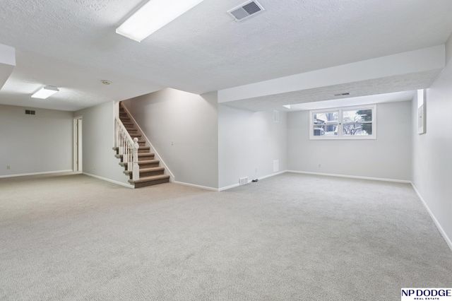 9826 Harney Pkwy N, Omaha, NE 68114