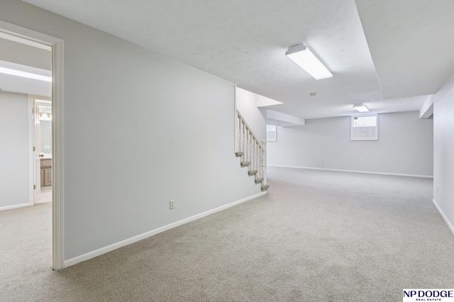 9826 Harney Pkwy N, Omaha, NE 68114