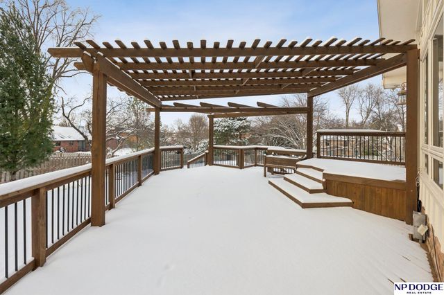 9826 Harney Pkwy N, Omaha, NE 68114