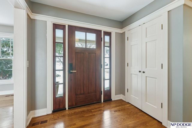 9826 Harney Pkwy N, Omaha, NE 68114