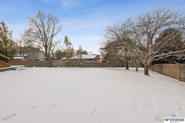 9826 Harney Pkwy N, Omaha, NE 68114