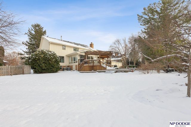 9826 Harney Pkwy N, Omaha, NE 68114