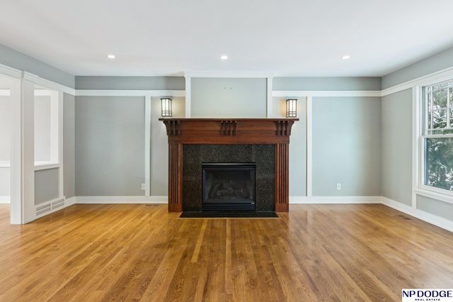 9826 Harney Pkwy N, Omaha, NE 68114