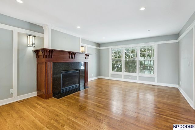 9826 Harney Pkwy N, Omaha, NE 68114