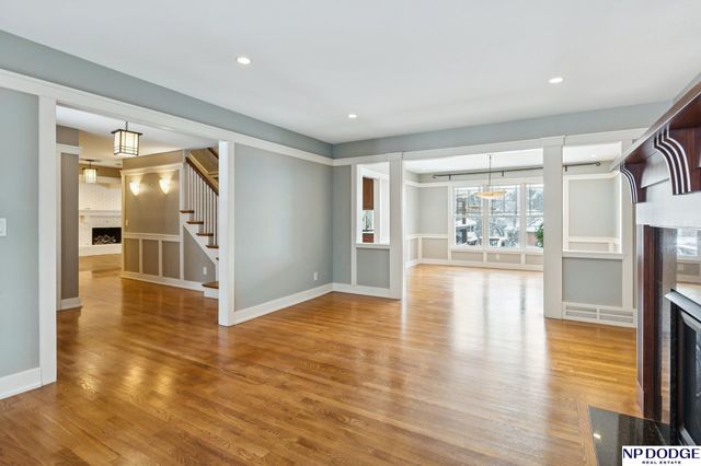 9826 Harney Pkwy N, Omaha, NE 68114