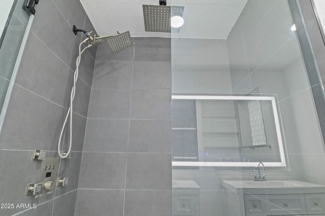 2166 E GREENWAY Drive, Tempe, AZ 85282