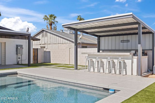 2166 E GREENWAY Drive, Tempe, AZ 85282