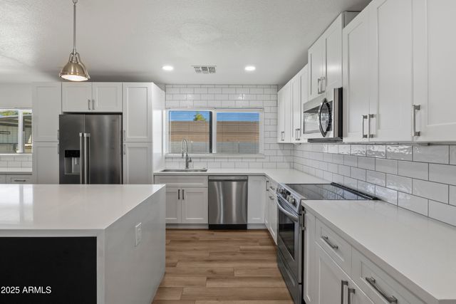 2166 E GREENWAY Drive, Tempe, AZ 85282