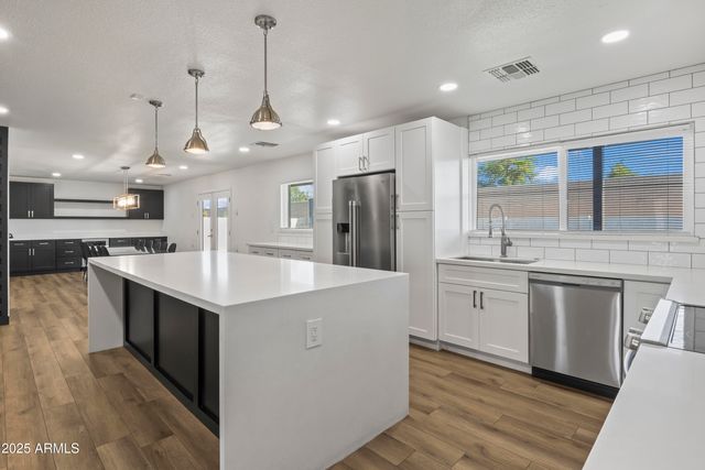 2166 E GREENWAY Drive, Tempe, AZ 85282