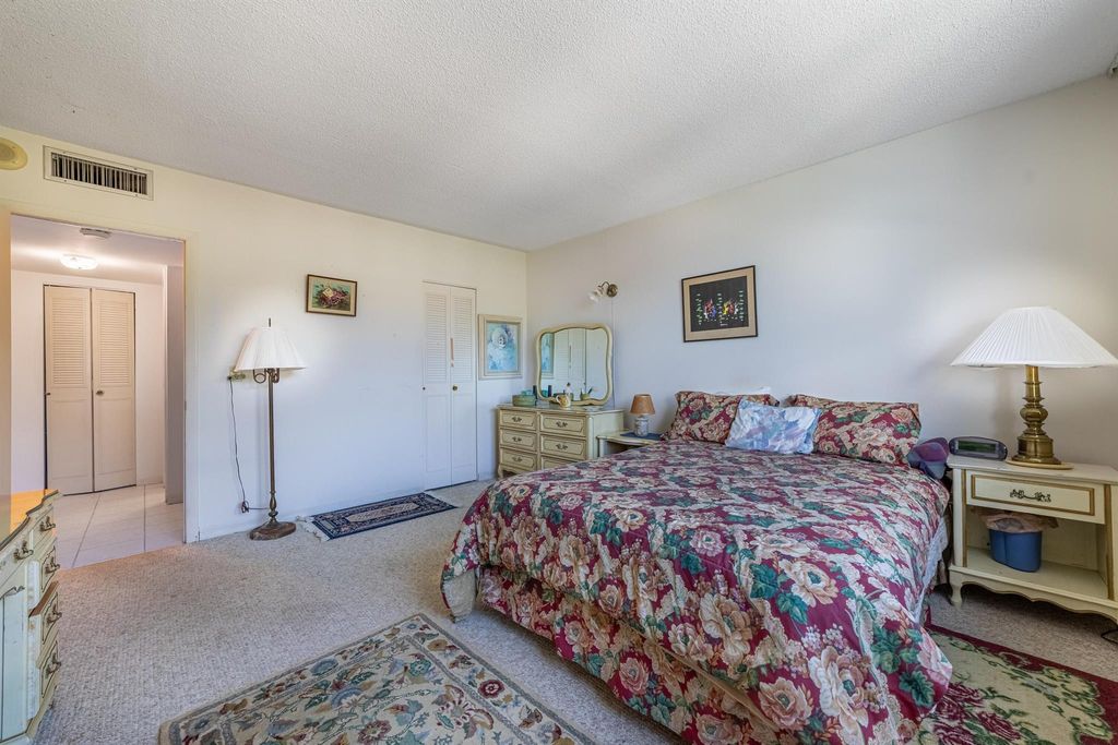 Image 14 of property listing at 3450 S Ocean Boulevard 206, Palm Beach, FL 33480