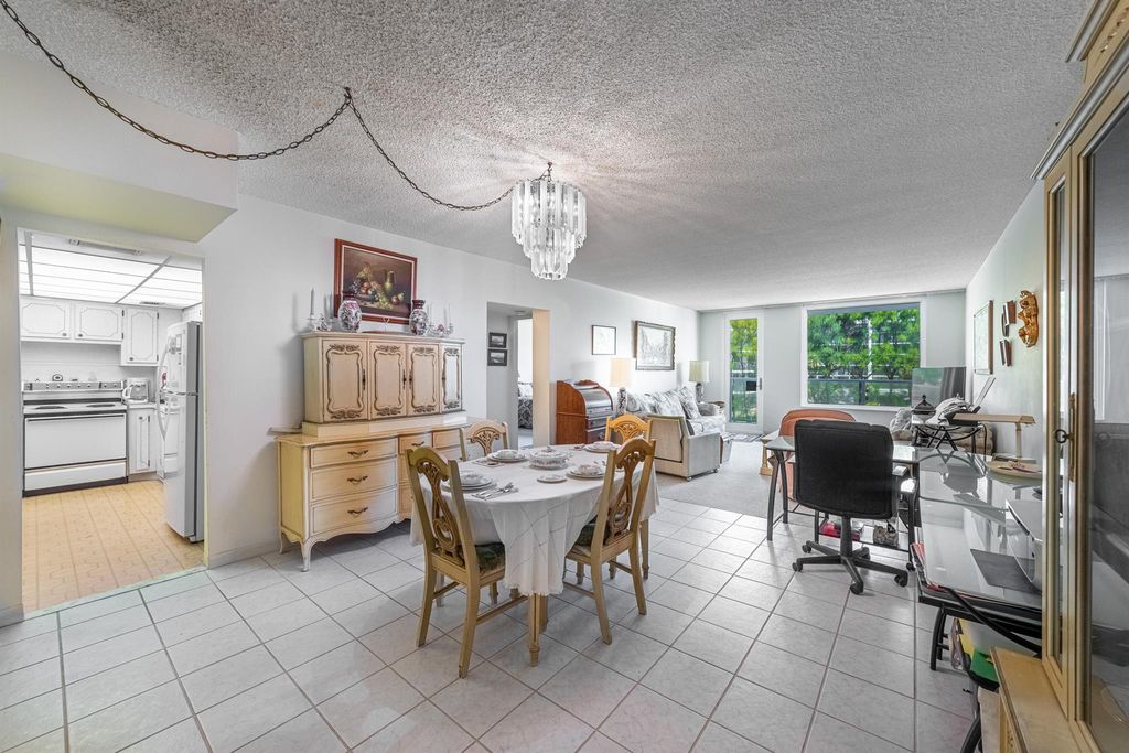 Image 3 of property listing at 3450 S Ocean Boulevard 206, Palm Beach, FL 33480