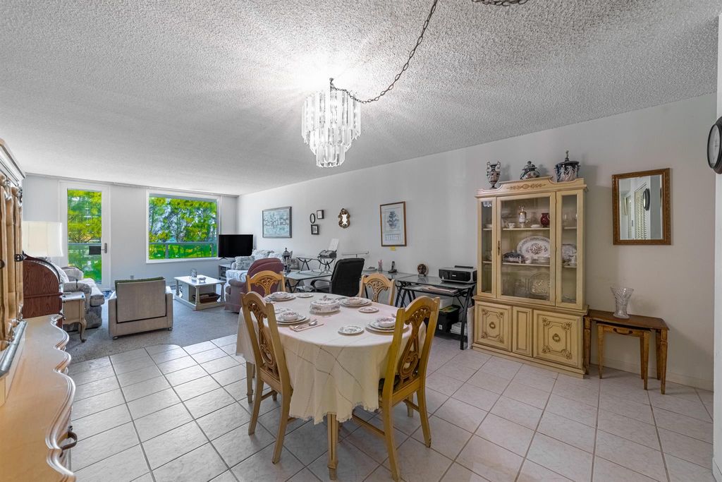 Image 4 of property listing at 3450 S Ocean Boulevard 206, Palm Beach, FL 33480