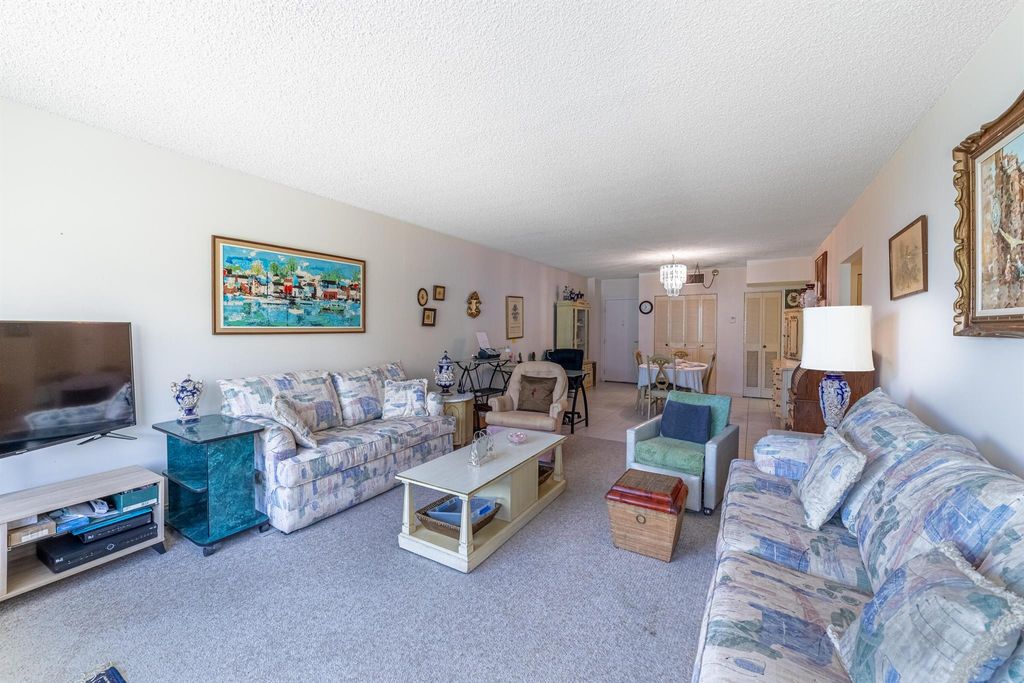 Image 5 of property listing at 3450 S Ocean Boulevard 206, Palm Beach, FL 33480