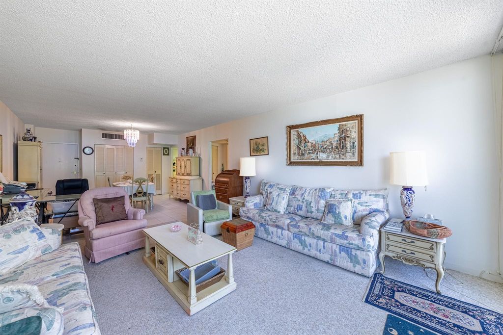 Image 6 of property listing at 3450 S Ocean Boulevard 206, Palm Beach, FL 33480