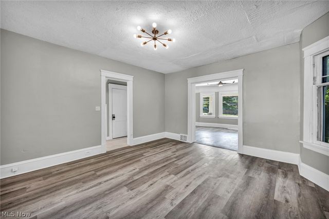 1659 Lee Road, Cleveland, OH 44118