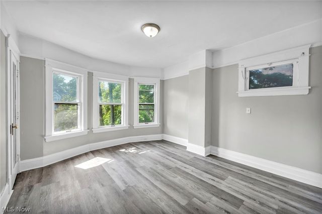 1659 Lee Road, Cleveland, OH 44118
