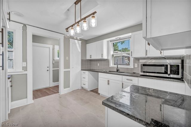 1659 Lee Road, Cleveland, OH 44118