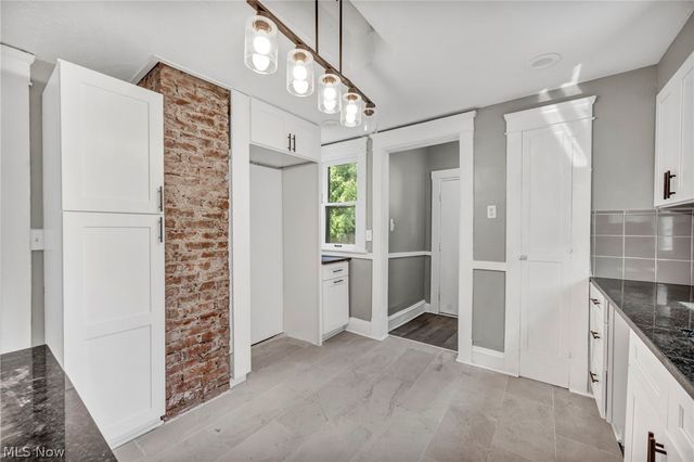 1659 Lee Road, Cleveland, OH 44118