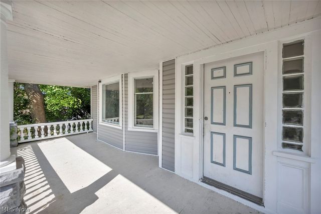 1659 Lee Road, Cleveland, OH 44118
