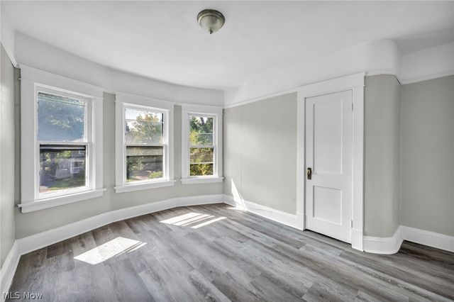 1659 Lee Road, Cleveland, OH 44118