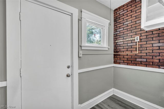 1659 Lee Road, Cleveland, OH 44118