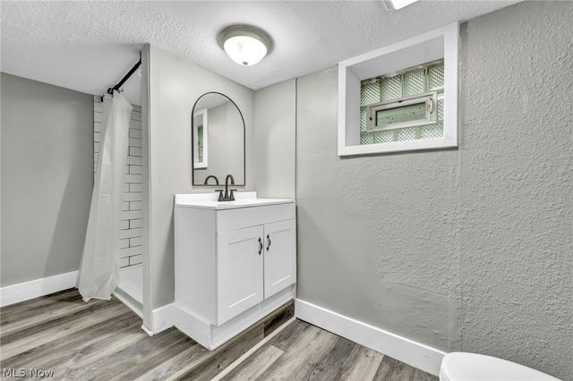 1659 Lee Road, Cleveland, OH 44118