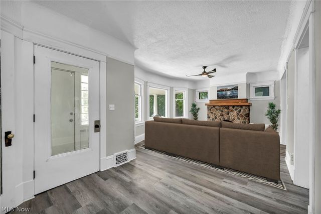 1659 Lee Road, Cleveland, OH 44118