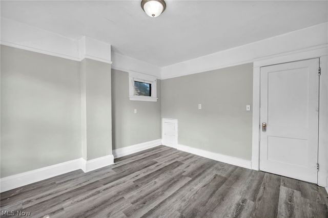 1659 Lee Road, Cleveland, OH 44118