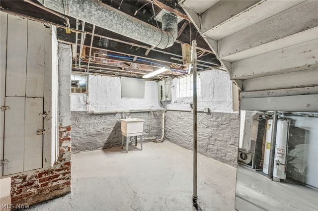 1659 Lee Road, Cleveland, OH 44118