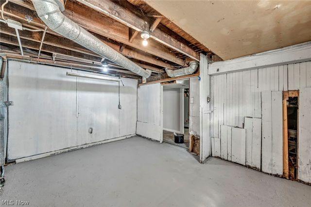 1659 Lee Road, Cleveland, OH 44118