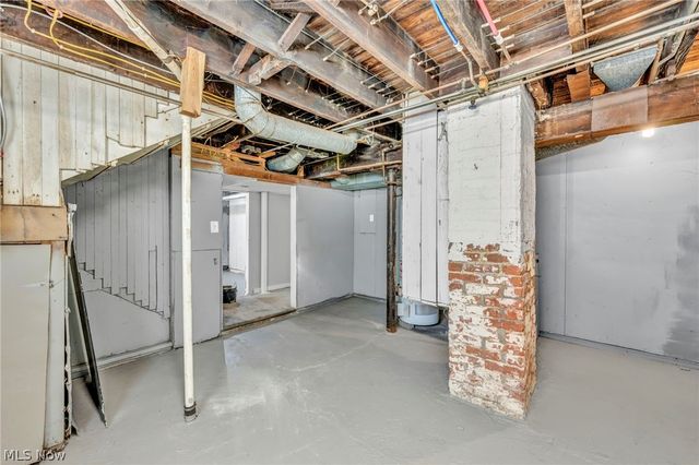 1659 Lee Road, Cleveland, OH 44118