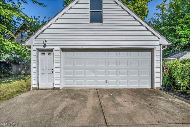 1659 Lee Road, Cleveland, OH 44118