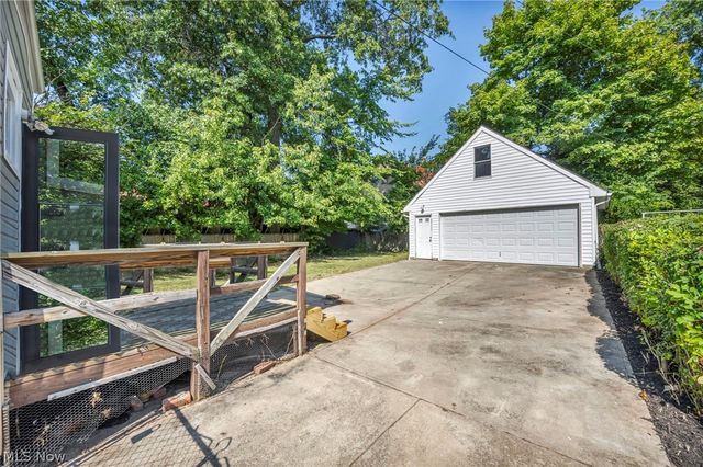 1659 Lee Road, Cleveland, OH 44118