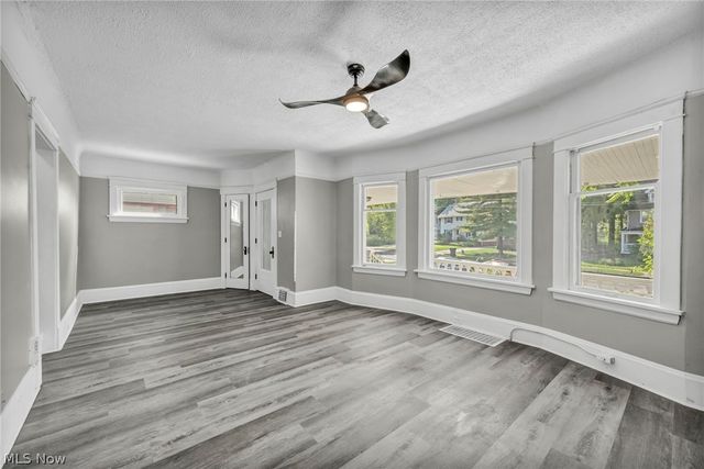 1659 Lee Road, Cleveland, OH 44118