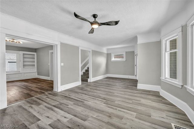 1659 Lee Road, Cleveland, OH 44118