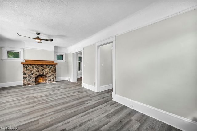 1659 Lee Road, Cleveland, OH 44118