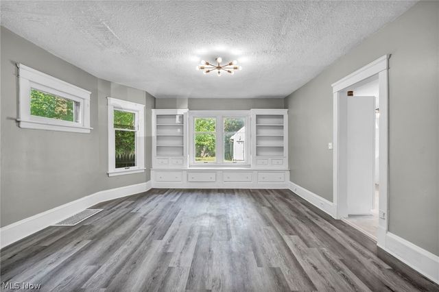 1659 Lee Road, Cleveland, OH 44118