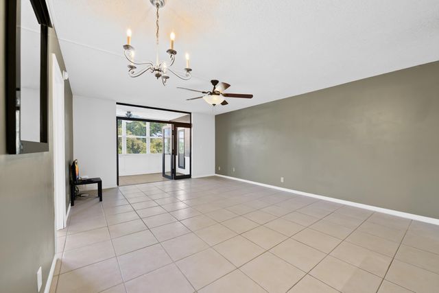7350 NW 18th Street 207, Margate, FL 33063