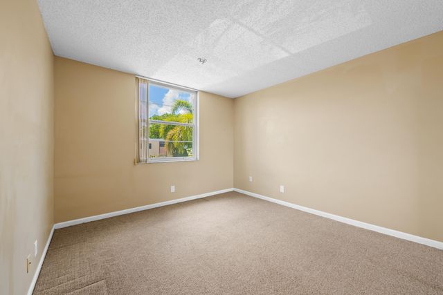 7350 NW 18th Street 207, Margate, FL 33063