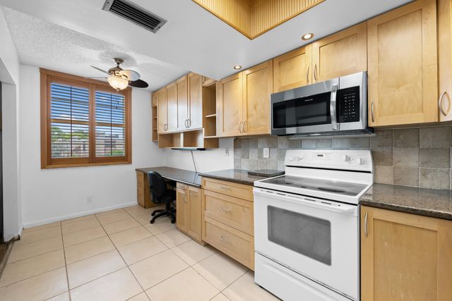 7350 NW 18th Street 207, Margate, FL 33063