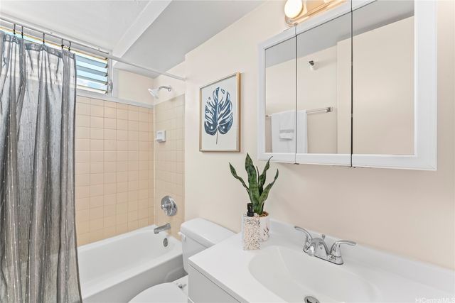 1060 Kamehameha Highway 1706A, Pearl City, HI 96782