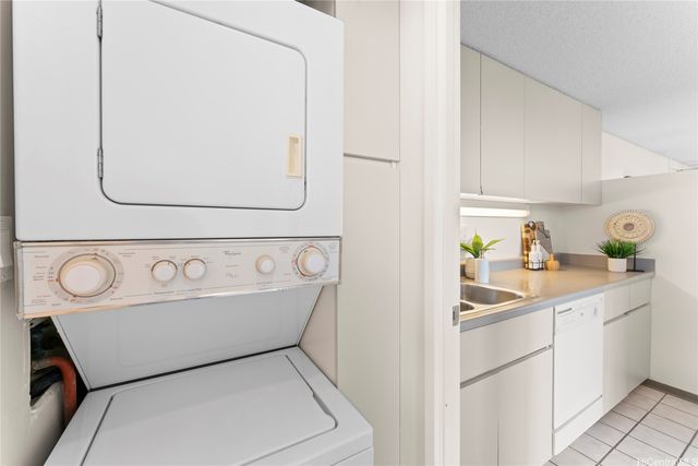 1060 Kamehameha Highway 1706A, Pearl City, HI 96782