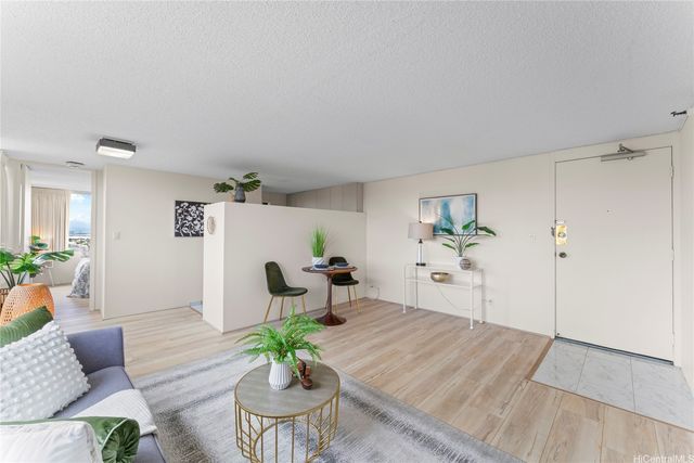 1060 Kamehameha Highway 1706A, Pearl City, HI 96782