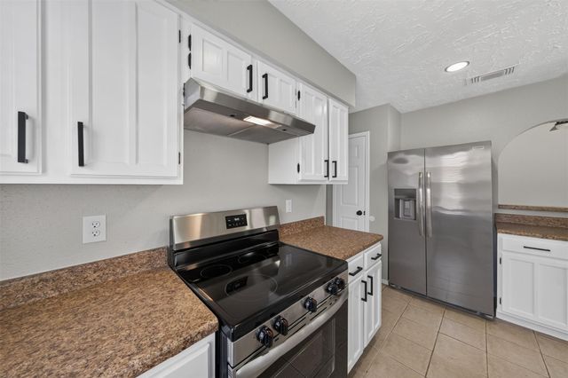 20014 Bishops Gate Ln, Humble, TX 77338